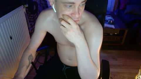 Snapshot of yyscript chatting on November 8, 2025, 11:21 am online show from November 8, 2025, 11:21 am