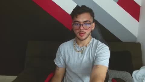 Snapshot of zac_golden chatting on November 24, 2025, 11:37 pm Zack online show from November 24, 2025, 11:37 pm