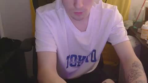 zachmcw25 online show from May 17, 2026, 5:49 am
