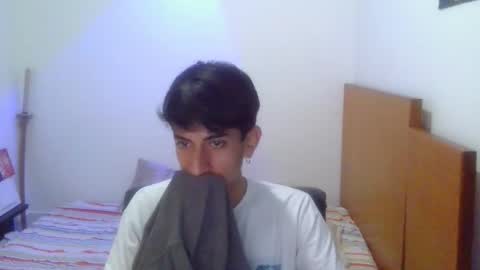 Snapshot of zack_kingg chatting on October 28, 2025, 6:32 pm Zack King online show from October 28, 2025, 6:32 pm