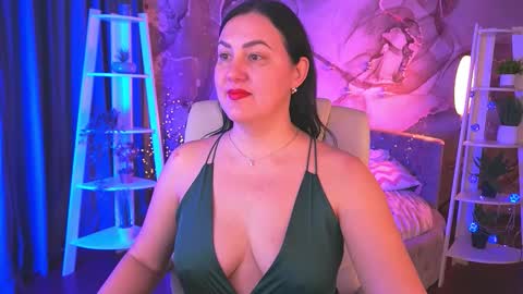 Zafiramoonn online show from February 10, 2026, 2:21 pm