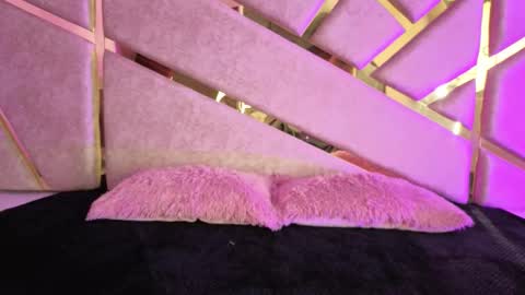 Claire  online show from November 21, 2025, 4:49 pm