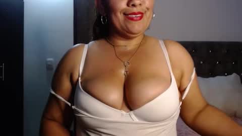Zahi ... wants to play with everyone...yessss online show from September 20, 2025, 12:33 am