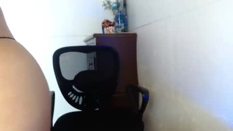 Snapshot of zahi_willx chatting on May 26, 2026, 4:25 pm Zahi ... wants to play with everyone...yessss online show from May 26, 2026, 4:25 pm