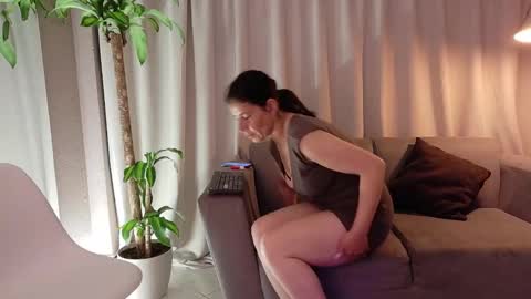 zahramilf online show from October 20, 2025, 4:02 am