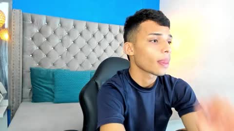 zan_shellby online show from November 11, 2025, 2:44 am