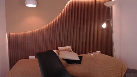 Zander online show from February 25, 2025, 6:20 pm