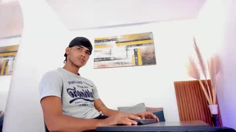 Zander online show from November 14, 2025, 1:32 pm