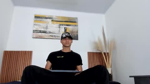 Zander online show from November 21, 2025, 1:32 pm