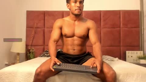 Snapshot of zane_lux chatting on February 26, 2025, 7:16 pm Zane Lux online show from February 26, 2025, 7:16 pm