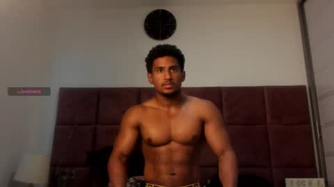 Snapshot of zane_lux chatting on February 28, 2025, 5:15 pm Zane Lux online show from February 28, 2025, 5:15 pm