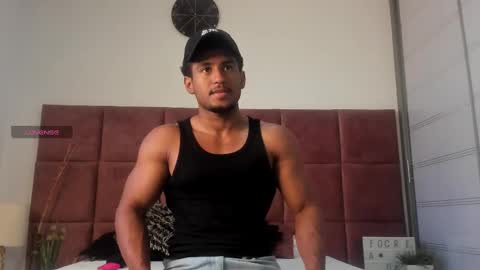 Snapshot of zane_lux chatting on March 5, 2025, 1:50 pm Zane Lux online show from March 5, 2025, 1:50 pm