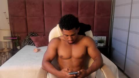 Snapshot of zane_lux chatting on March 9, 2025, 1:48 pm Zane Lux online show from March 9, 2025, 1:48 pm