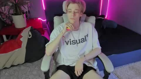 Snapshot of zane_steele chatting on March 31, 2026, 7:58 pm Kel online show from March 31, 2026, 7:58 pm