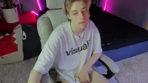 Snapshot of zane_steele chatting on April 6, 2026, 8:43 pm Kel online show from April 6, 2026, 8:43 pm