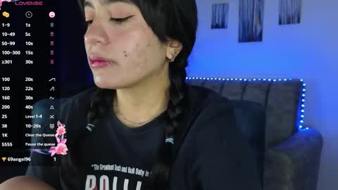 zaradames_ online show from October 23, 2025, 4:45 am