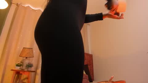 Zara . online show from November 10, 2025, 12:04 pm