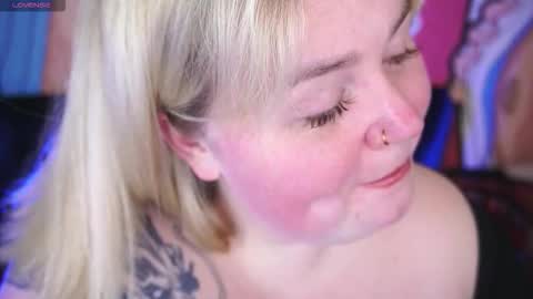 Lola online show from February 10, 2026, 8:57 pm