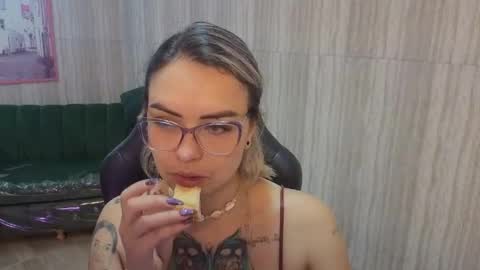 Snapshot of zarcasutra_t chatting on June 1, 2026, 12:40 pm Isabella online show from June 1, 2026, 12:40 pm