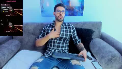 Snapshot of zarekfox chatting on October 10, 2025, 7:35 pm Zarek online show from October 10, 2025, 7:35 pm