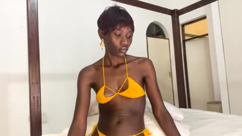 zaria_amara online show from June 24, 2026, 7:02 pm