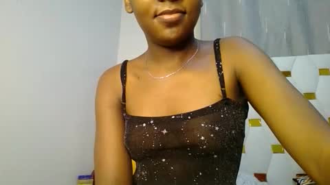 Snapshot of zariah011 chatting on May 21, 2026, 9:33 pm zariah online show from May 21, 2026, 9:33 pm