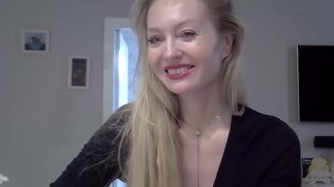 Zarina Swift online show from October 18, 2025, 11:11 am