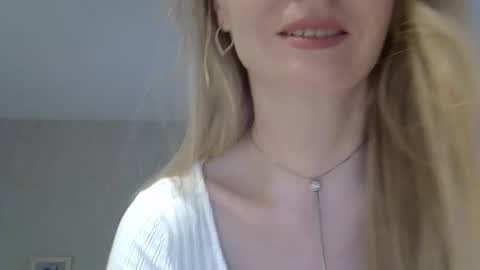 Zarina Swift online show from May 14, 2026, 4:52 am