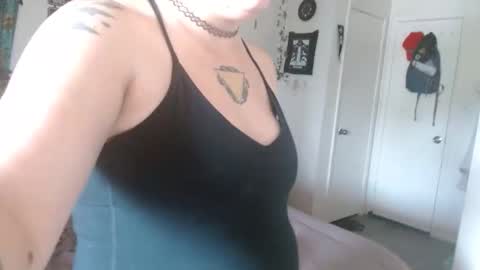 zawmbiemoonz online show from April 16, 2026, 4:52 pm