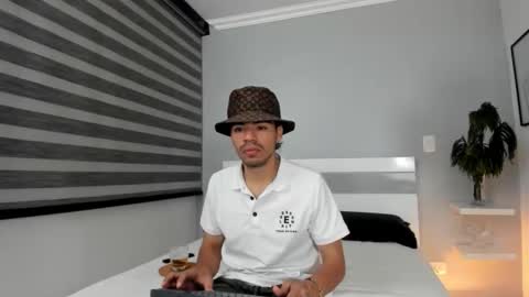 zaynshadow_ online show from October 18, 2025, 6:37 am