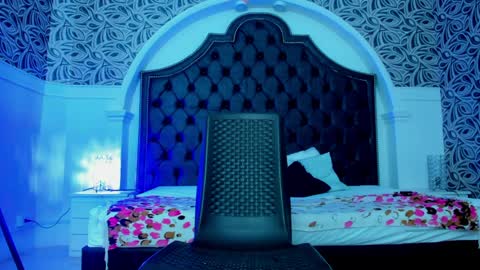 Karolyne online show from April 9, 2026, 6:30 am