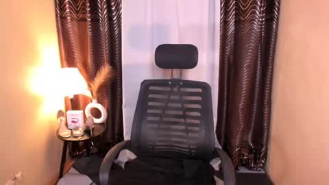 Snapshot of zella_maurice chatting on July 12, 2026, 2:13 am zella_maurice online show from July 12, 2026, 2:13 am