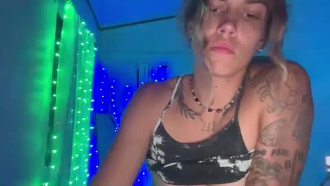 zellaxobella online show from September 10, 2025, 4:34 am