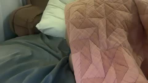 zellaxobella online show from October 13, 2025, 5:51 am