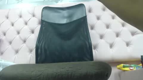 Snapshot of zelly_dirty chatting on December 14, 2024, 1:05 pm zelly_dirty online show from December 14, 2024, 1:05 pm