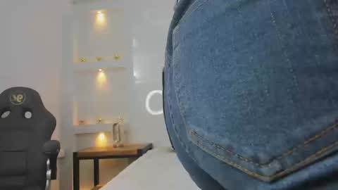 Zenda Evans online show from March 20, 2026, 4:28 am