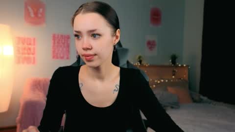 Snapshot of zeneexe chatting on February 13, 2026, 6:59 pm Lara online show from February 13, 2026, 6:59 pm