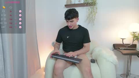 Snapshot of zenn_rush chatting on March 4, 2025, 9:22 pm Zenn online show from March 4, 2025, 9:22 pm