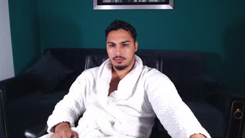 zenobaro online show from January 19, 2025, 8:50 am