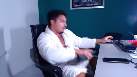zenobaro online show from February 5, 2025, 3:52 pm