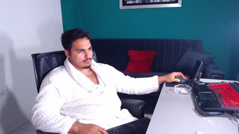 zenobaro online show from February 6, 2025, 4:25 pm