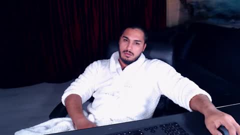 zenobaro online show from October 9, 2025, 7:56 pm