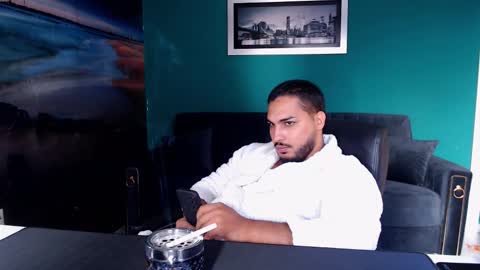 zenobaro online show from October 11, 2025, 1:53 pm