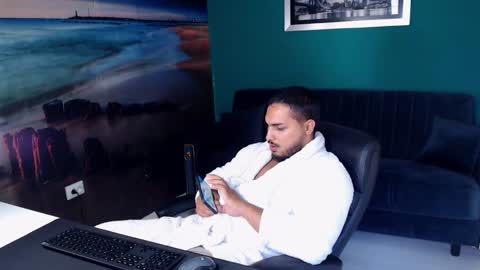 zenobaro online show from October 12, 2025, 12:15 pm