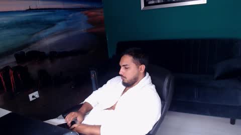 zenobaro online show from October 18, 2025, 7:09 am