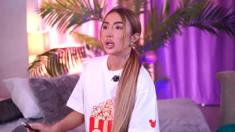 Snapshot of zenydaxbelle chatting on December 19, 2025, 12:34 pm Zenyda online show from December 19, 2025, 12:34 pm