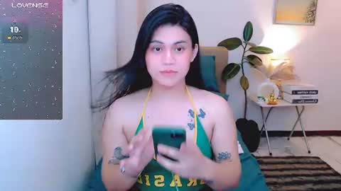 zephyraaaaa online show from June 26, 2026, 6:45 pm
