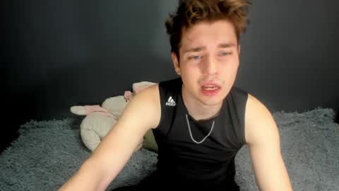Ethan online show from April 18, 2026, 1:53 am