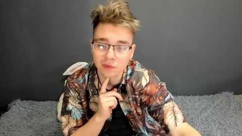 Ethan online show from April 22, 2026, 2:25 am