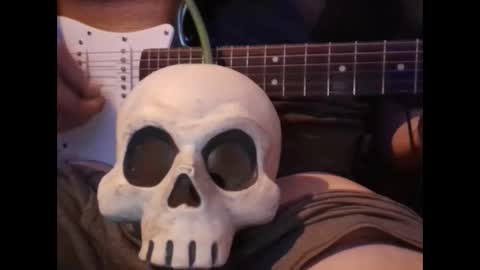 Snapshot of zeroandhero chatting on February 19, 2025, 1:51 am zero online show from February 19, 2025, 1:51 am